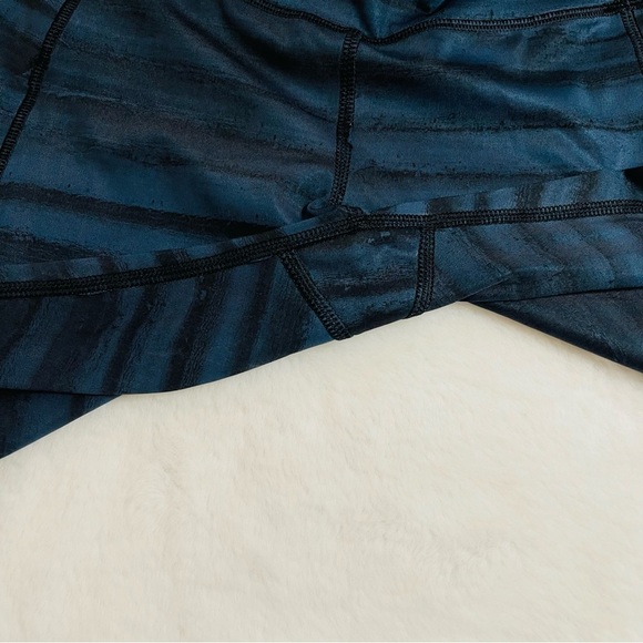 Lululemon Athletica Navy and Black Leggings - Picture 8 of 11
